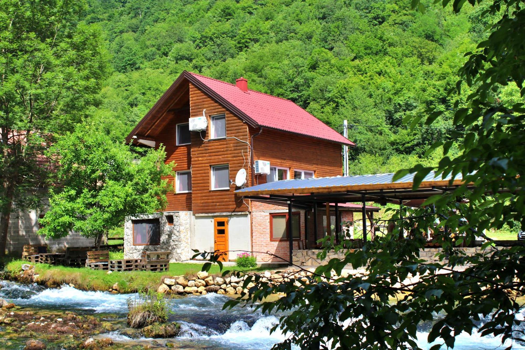 Domacinstvo Na Kraju Svijeta Casa de hóspedes Sipovo Exterior foto