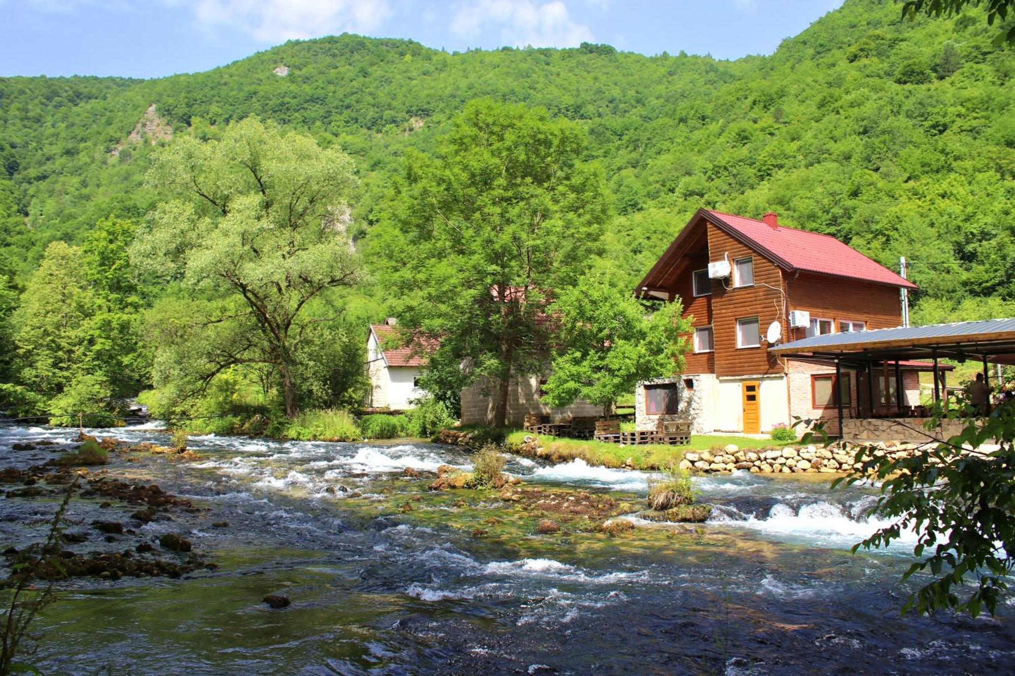 Domacinstvo Na Kraju Svijeta Casa de hóspedes Sipovo Exterior foto