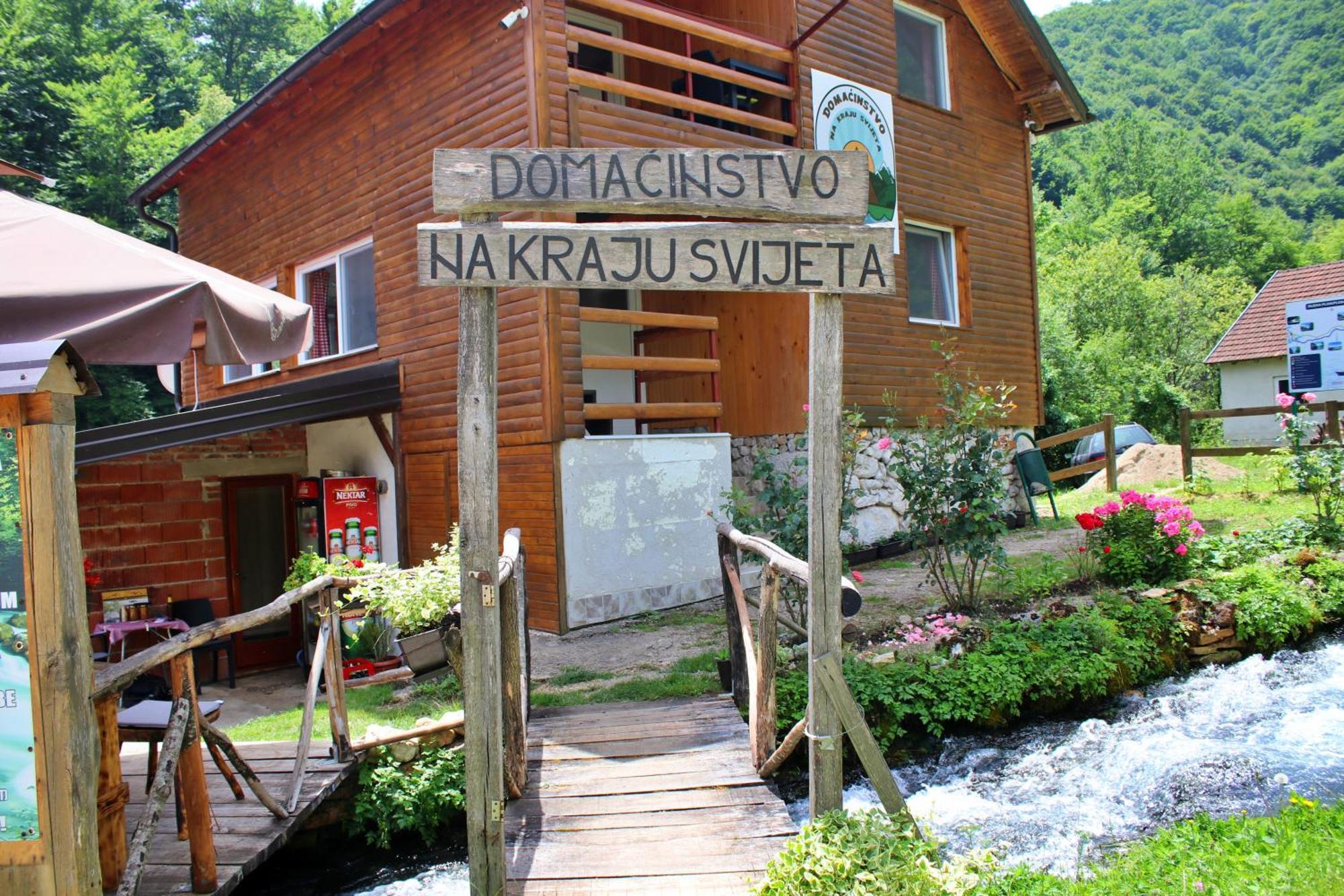 Domacinstvo Na Kraju Svijeta Casa de hóspedes Sipovo Exterior foto